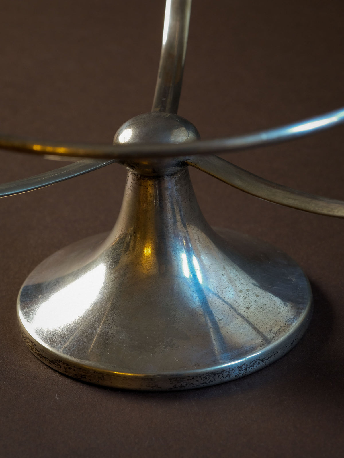Detail of the removable clear glass bowl seated on the three-arm EPNS support of the Art Deco tazza.
