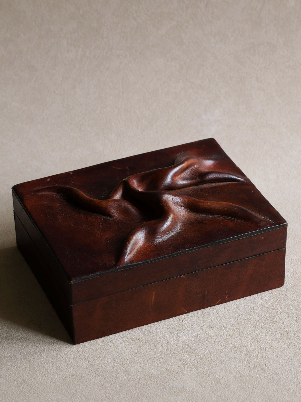 Detail of the vintage Polish leather jewellery box showing its construction and Made in Poland / MZ identification.