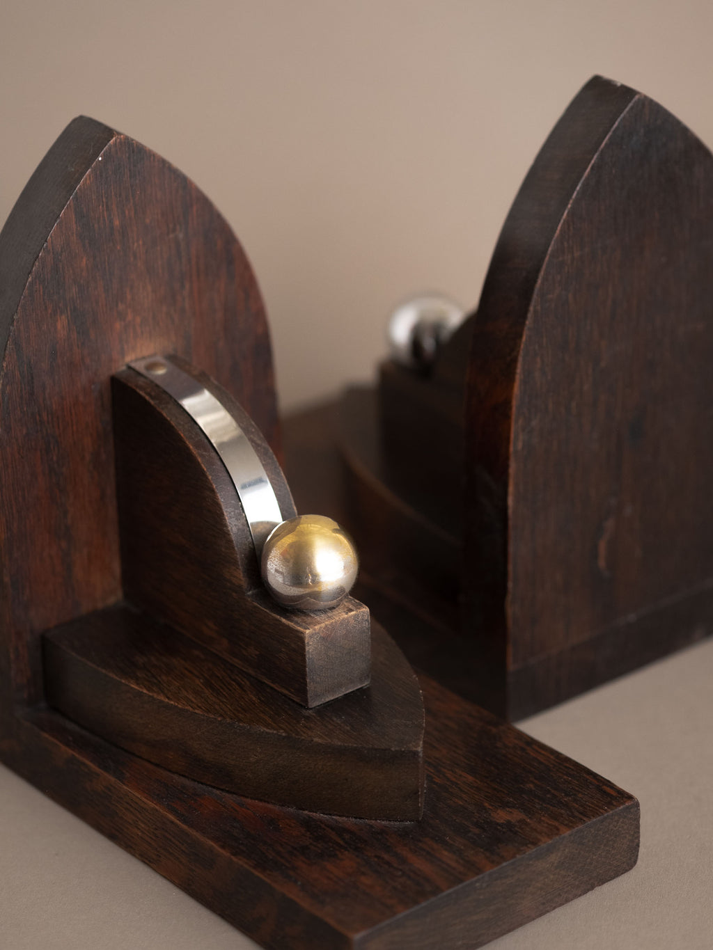 Rear view of pair of Amsterdam School oak bookends, Netherlands 1920s–30s, highlighting solid oak construction and geometric profile.