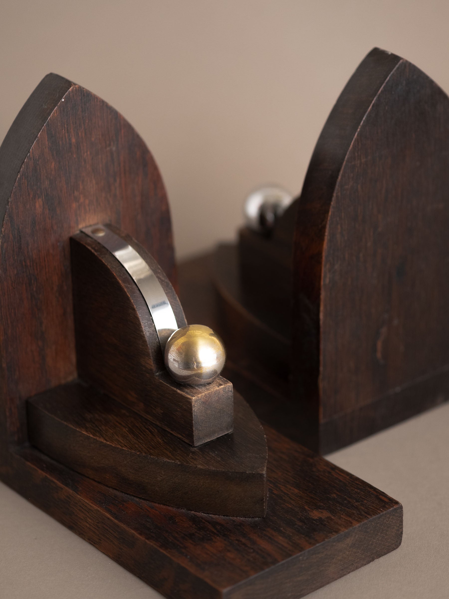 Rear view of pair of Amsterdam School oak bookends, Netherlands 1920s–30s, highlighting solid oak construction and geometric profile.