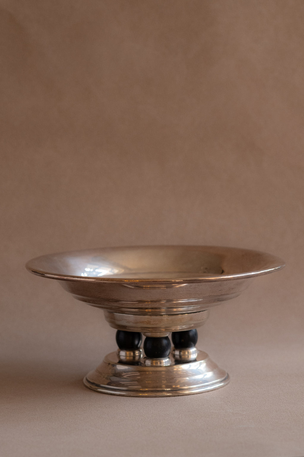 Art Deco EPNS silver pedestal tazza bowl, 1930s England, shown against a neutral background.