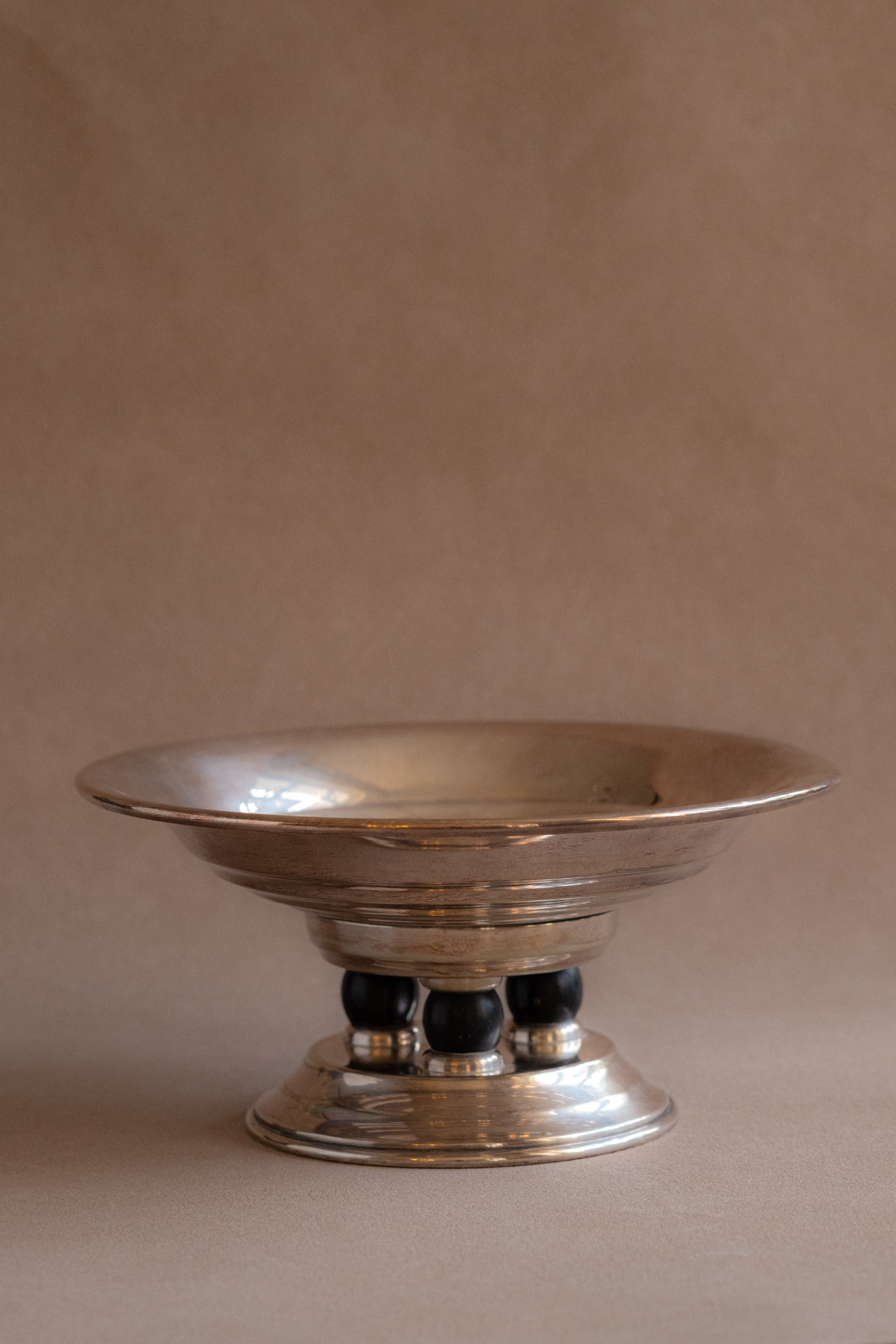 Art Deco EPNS silver pedestal tazza bowl, 1930s England, shown against a neutral background.