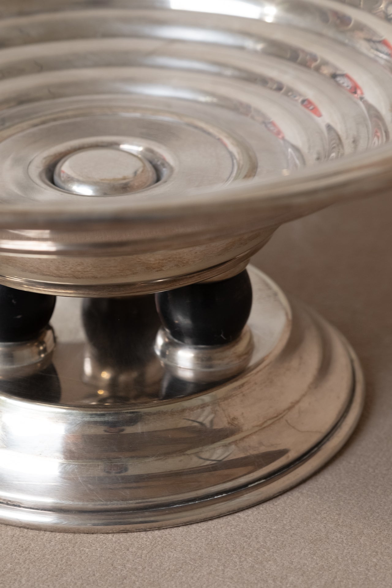 Detail of the stepped circular foot of the Art Deco EPNS silver pedestal tazza bowl.
