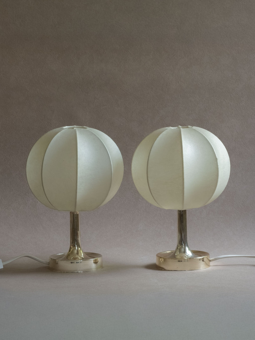 Top view of a Goldkant Salbo cocoon table lamp showing the open shade top, ribbed frame, and off-white sprayed-resin membrane.
