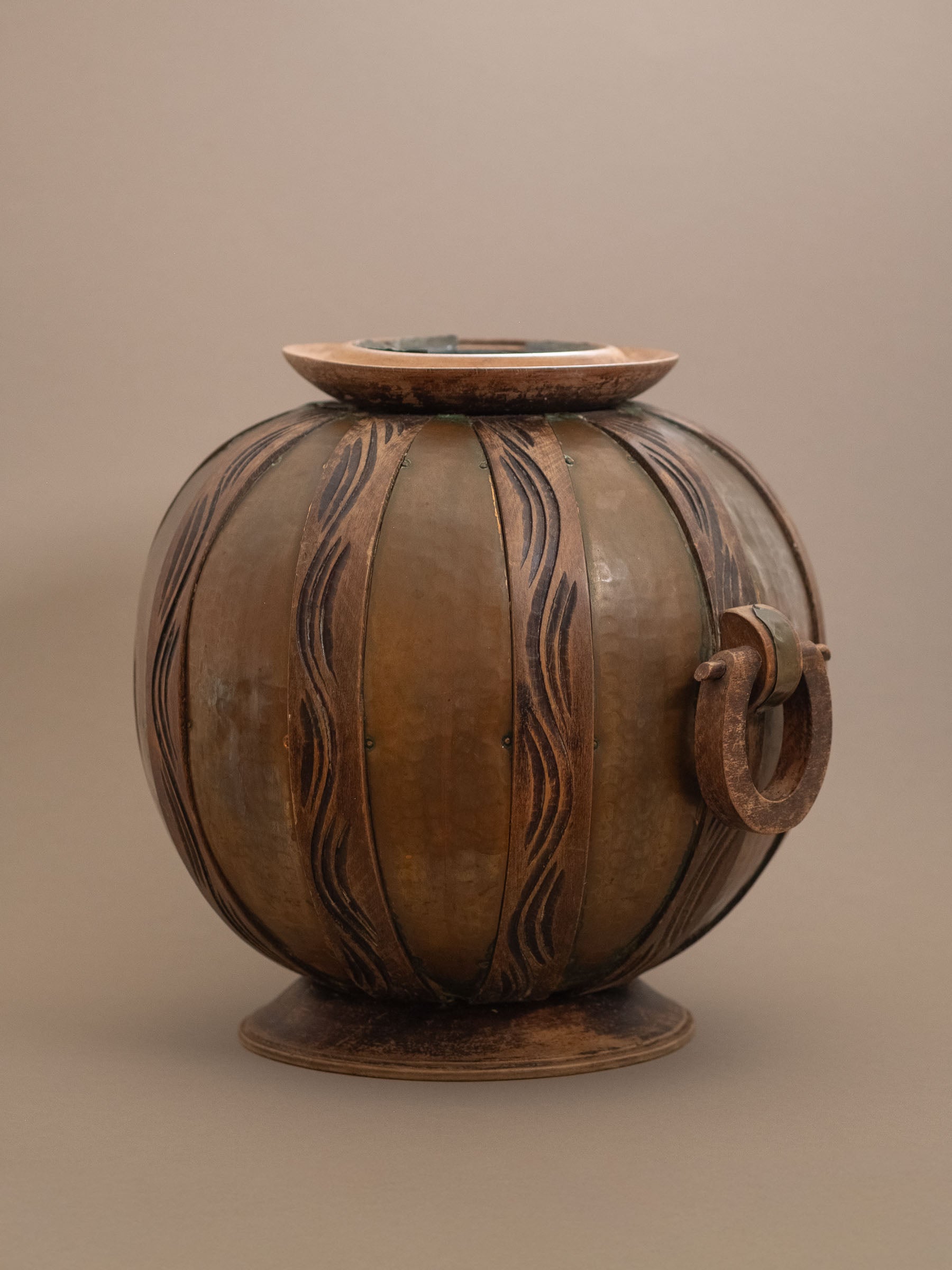 Side view of attributed Gustave Serrurier-Bovy Art Nouveau copper vase with wooden overlays and circular foot, Belgium, circa 1900.