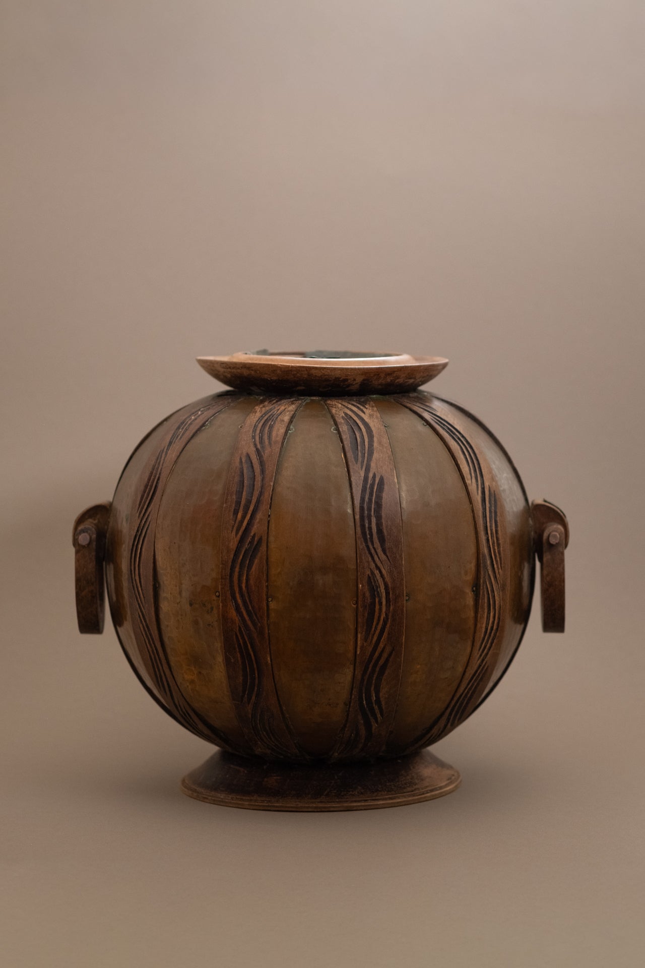 Full front view of attributed Gustave Serrurier-Bovy copper and carved wood Art Nouveau vase, Belgium, circa 1900.