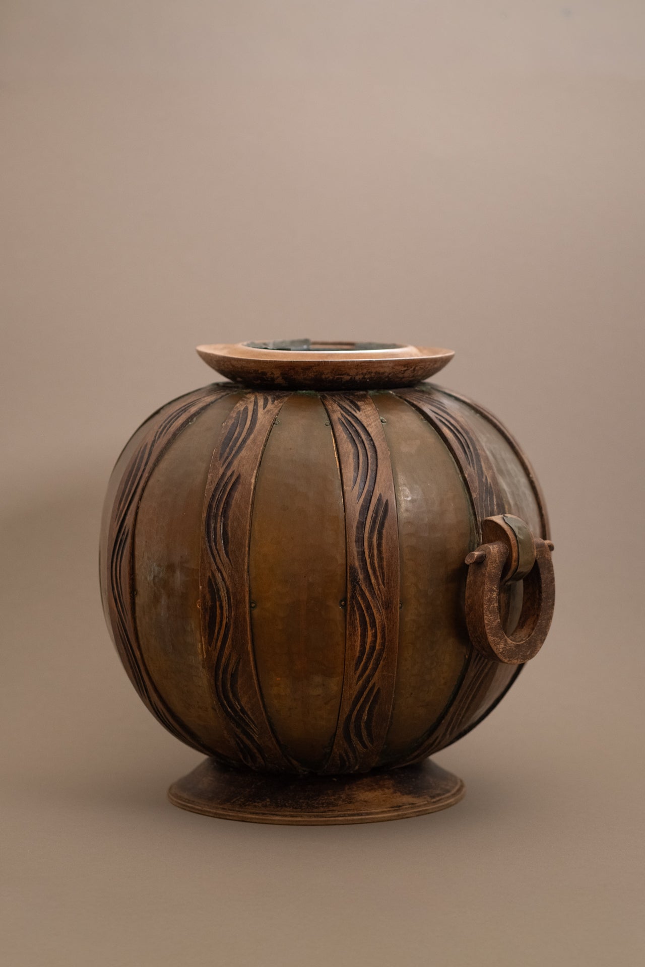 Side view of attributed Gustave Serrurier-Bovy Art Nouveau copper vase with wooden overlays and circular foot, Belgium, circa 1900.