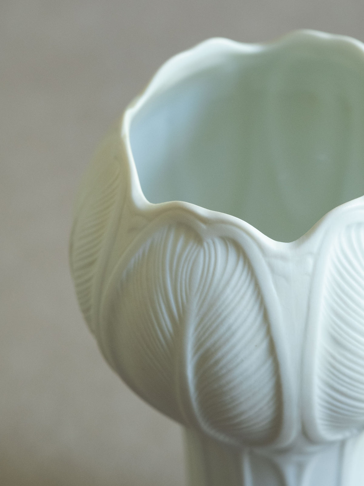 Close-up of the ribbed Blattrelief leaf decoration on the Hutschenreuther model 6300 porcelain vase.