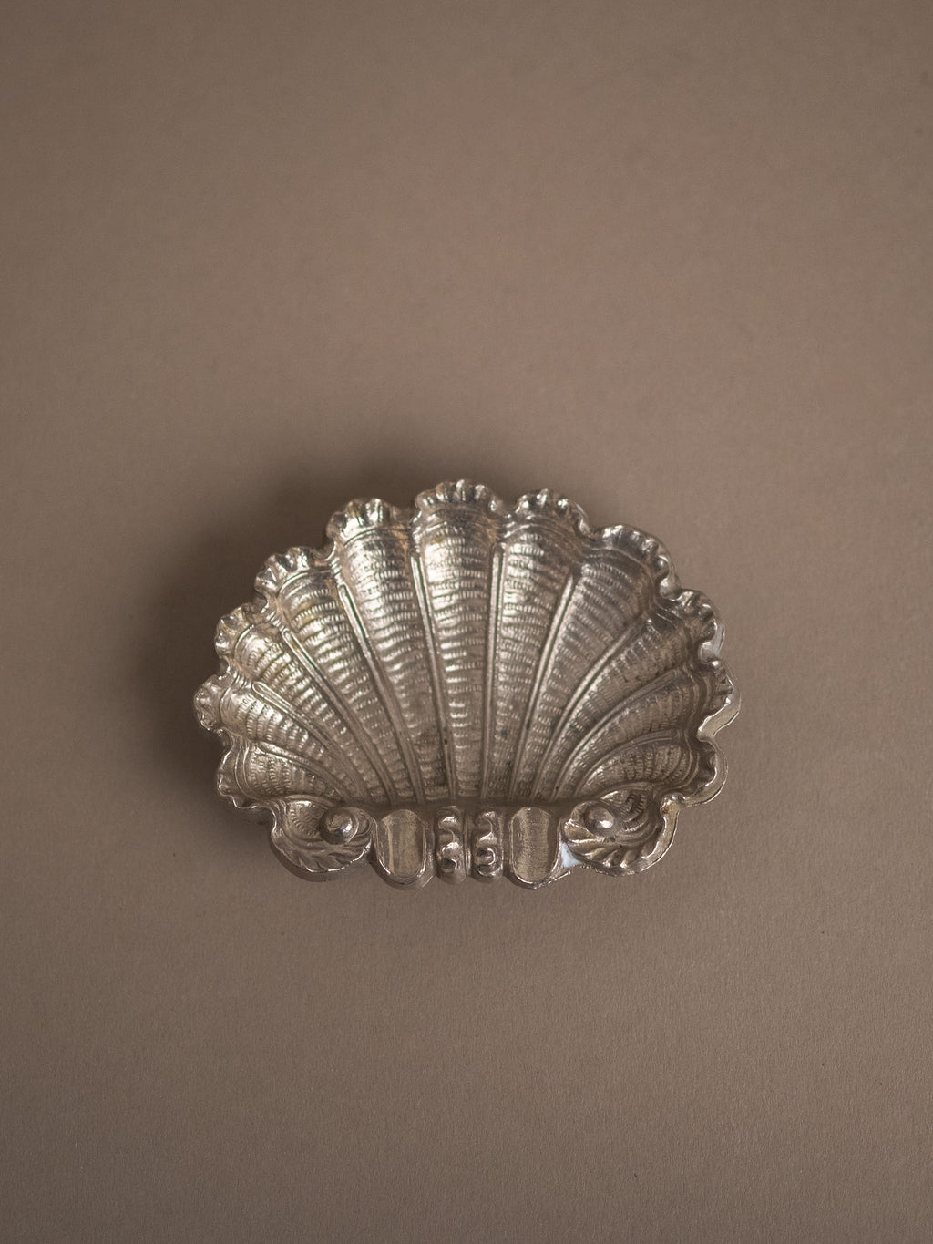 Small silver-plated shell ashtray, likely English and dating to c. 1950s–1970s, with scallop form, ribbed detail, and footed base.